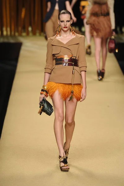 Look 25